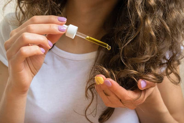 cbd para el cabello, cannabidiol mejora salud capilar, cbd para el cuidado del cuero cabelludo, cbd para la caida del cabello